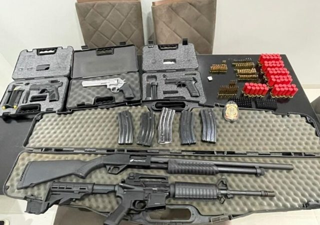 PF apreende helicóptero, armas e munições de garimpo ilegal
