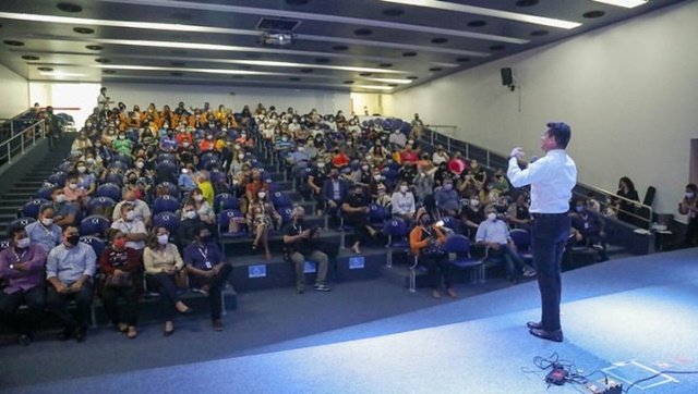 Prefeito David Almeida pagará R$ 1,4 mi a servidores da Semed vantagens salariais não honradas pela gestão anterior