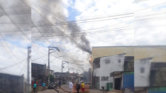 Incêndio atinge prédio e assusta moradores em Belém