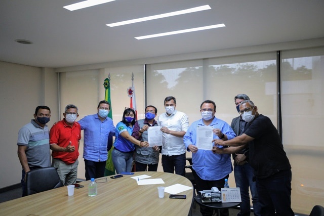 Wilson Lima assina Acordo de Cooperação com Governo Federal para viabilizar recadastramento de pescadores