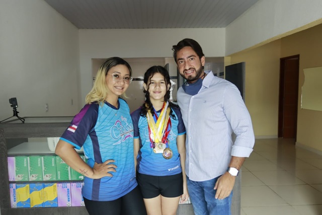 Diego Afonso visita a atleta Isis Guimarães, a primeira ginasta surda a participar do Torneio Nacional de Ginástica Artística