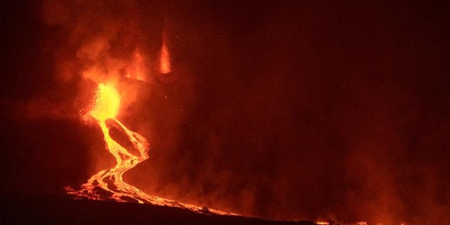 FOTOS: Vulcão na Ilhas Canárias, na Espanha, tem nova erupção; explosões seguiram nesta terça-feira