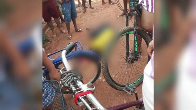 Homem é morto com tiros na cabeça no meio da rua