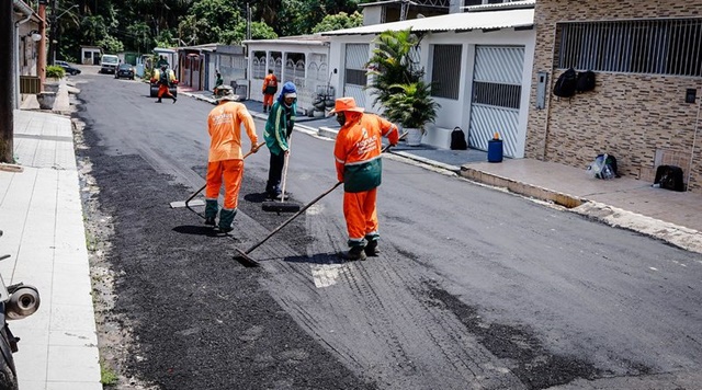 Prefeitura de Manaus leva asfalto à rua do Coroado que estava abandonada há mais de 15 anos