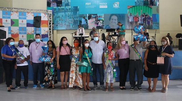 Alunos da terceira idade da Prefeitura de Manaus participam do encerramento da Semana do Idoso