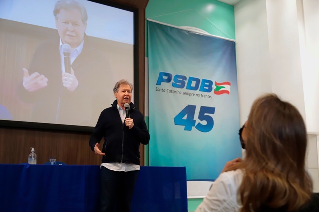 Arthur Virgílio encerra segundo giro pelas prévias conversando com tucanos de Cuiabá, depois de passar por Curitiba e Campo Grande
