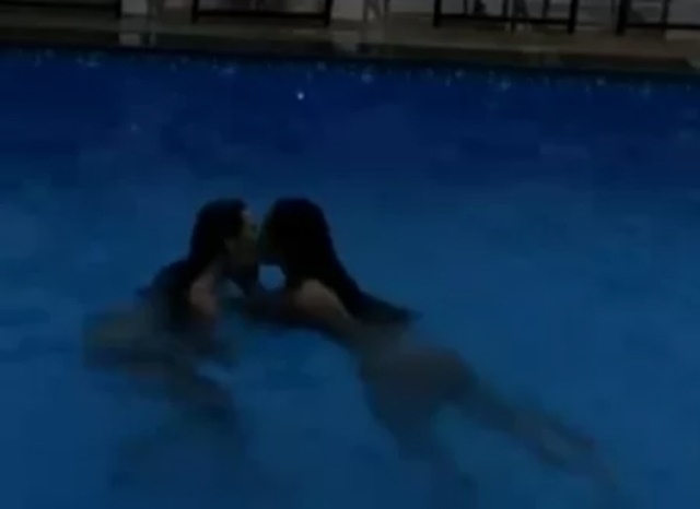 Aline Mineiro e Dayane Mello trocam beijos e streaming da Record corta cena