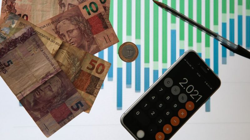 MP cria verbas para pagar Auxílio Brasil de R$ 400 em dezembro