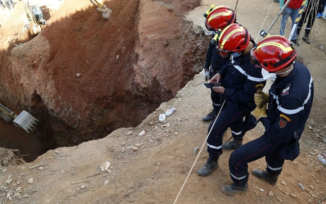 Resgate de menino de 5 anos que caiu em poço no Marrocos entra no terceiro dia.