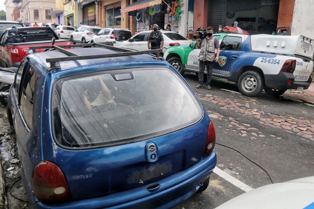 Homem é encontrado morto dentro de carro no Centro de Manaus
