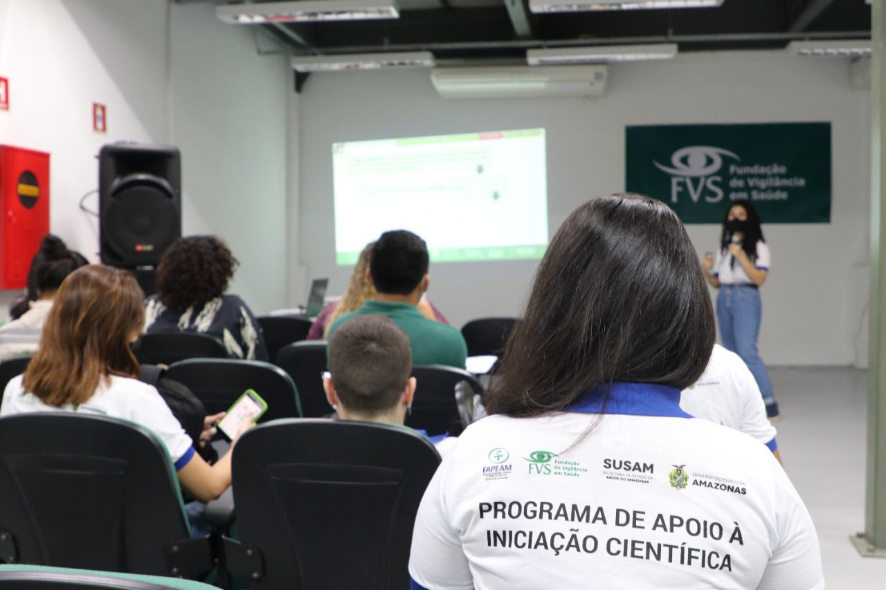 Estudantes bolsistas do PAIC na FVS-RCP apresentam parcial de pesquisas desenvolvidas sobre Vigilância em Saúde da Covid-19