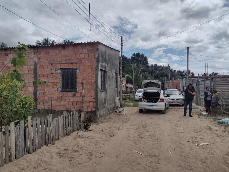 Homem é assassinado a tiros dentro da própria casa em Manaus