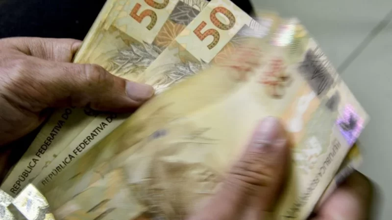 Cartão do Auxílio Brasil terá função débito