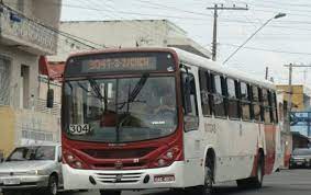 Quadrilha toca o terror durante assalto a ônibus em Manaus